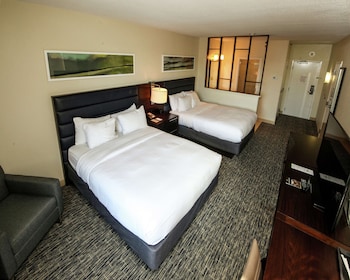 Room, 2 Queen Beds, Balcony (Hearing, Top Floor)