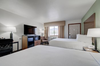 Standard Room, 2 Queen Beds, Non Smoking, Mountain View