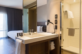 Room, 1 King Bed (Mobility Accessible, Roll-In Shower)