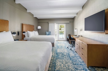 Room, 2 Queen Beds, Balcony (Courtyard View)