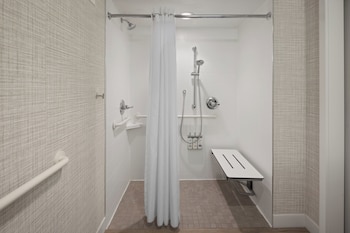Room, 1 King Bed, Mobility Accessible, Pool View (Roll-In Shower)