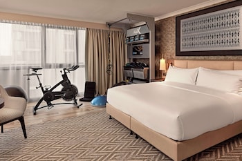 Deluxe Room, 1 King Bed (Fitness)