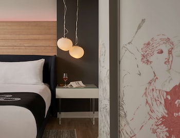 Room, 1 Queen Bed, Accessible (Mobility/Hearing Accessible)