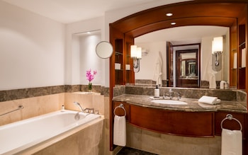 Grand Deluxe, Deluxe Room, 1 King Bed