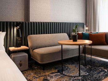 Superior Room, 1 King Bed, Balcony