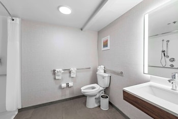 Room, 2 Queen Beds, Accessible (Mobility, Hearing, Roll-In Shower)