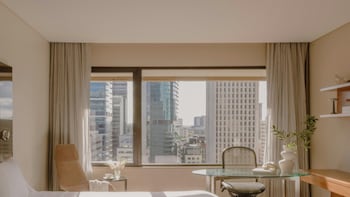 Classic Room, 1 King Bed, Club Lounge Access (High Floor)