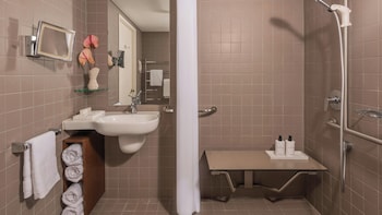 Classic Room, 2 Double Beds (Accessible)