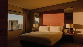 Suite, 1 Bedroom, Club Lounge Access (High Floor)