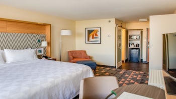 Premium Room, 1 King Bed, Balcony, Pool View
