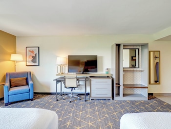 Standard Room, Multiple Beds, Courtyard View