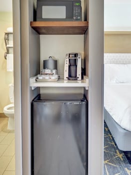 Room, 2 Queen Beds, Roll-in Shower, Non Smoking (Communications, Roll-In Shower)