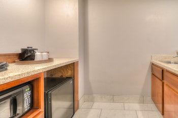 Choice Queen with Wet Bar & Sleeper Sofa