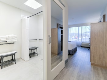 Single Room, 1 Bedroom, Roll-in Shower, Non Smoking
