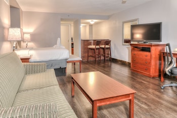 Choice Queen with Wet Bar & Sleeper Sofa