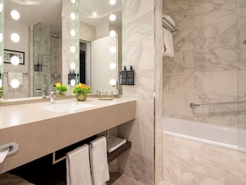 Junior Suite, 1 King Bed