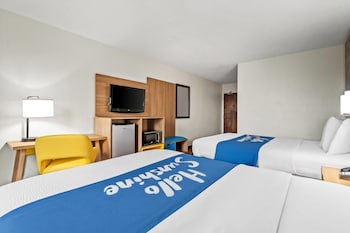 Room, 2 Queen Beds, Roll-in Shower, Non Smoking (Mobility Accessible)