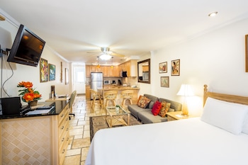 Sundeck Studio Deluxe Kitchenette