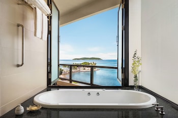 Kinabalu Deluxe Seaview Suite (King)