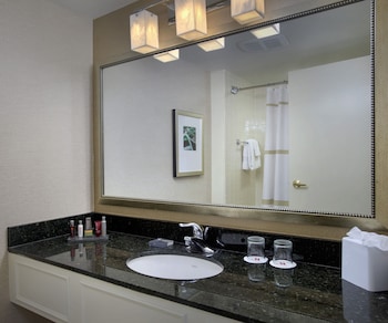 Room, 1 King Bed (Mobility/Hearing Accessible, Tub)