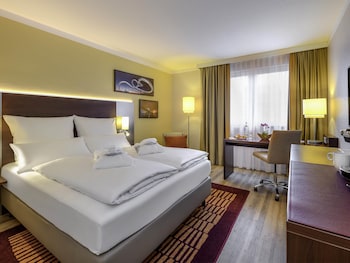 Privilege, Room, 1 Queen Bed