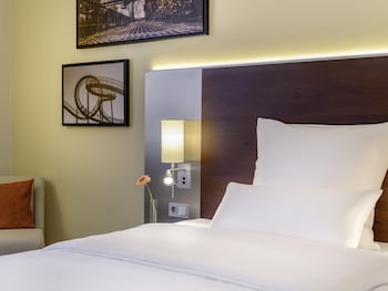 Standard Room, 1 Queen Bed