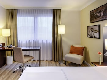 Standard Room, 1 Queen Bed