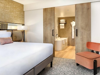 Deluxe Suite, 1 King Bed with Sofa bed