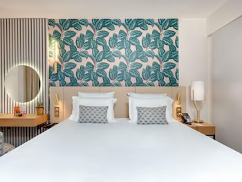 Deluxe Room, 1 King Bed