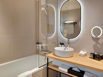 Deluxe Room, 1 King Bed