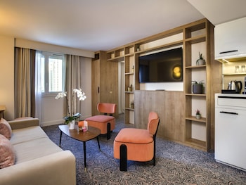Deluxe Suite, 1 King Bed with Sofa bed