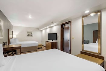 Suite, Multiple Beds, Non Smoking, Kitchenette