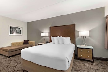 Standard Room, 1 Queen Bed, Non Smoking, Pool View
