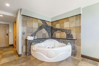 Suite, 1 King Bed, Non Smoking, Hot Tub