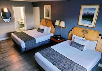 Deluxe Room, 2 Queen Beds