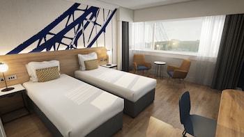 Executive Twin Room, with Bridge View