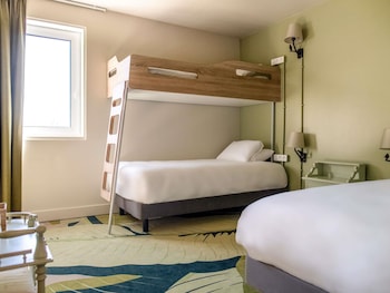 Room, Multiple Beds (Tribe)