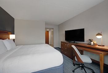 Room, 1 King Bed (Mobility/Hearing Accessible, Tub)