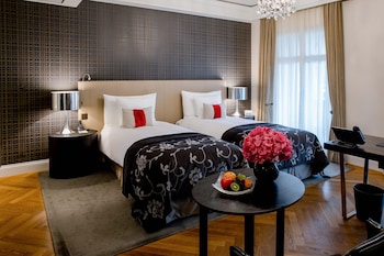 Room (Charming)