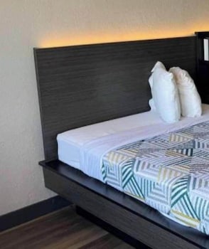 Standard Room, 1 Queen Bed, Non Smoking
