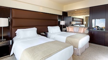 Classic Room, 2 Twin Beds, Smoking, Garden View