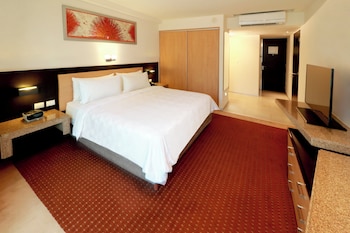 Standard Room, 1 King Bed (Courtyard Access)