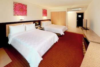 Standard Room, 2 Double Beds (Courtyard Access)
