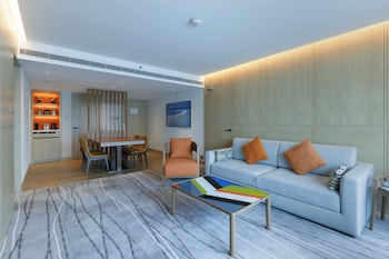 Epic II with Club Lounge Access