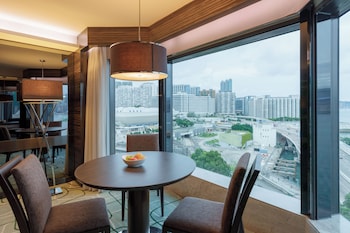 Harbour View Suite with Club Lounge Access