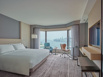 Elite Deluxe Harbour View Suite with Club Lounge Access