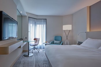 Elite Deluxe Room with Club Lounge Access