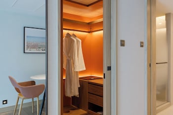 Epic II with Club Lounge Access
