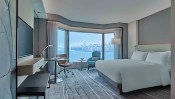 Elite Harbour View Suite with Club Lounge Access