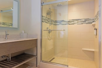 Standard Room, 1 Queen Bed, Accessible (Communications)